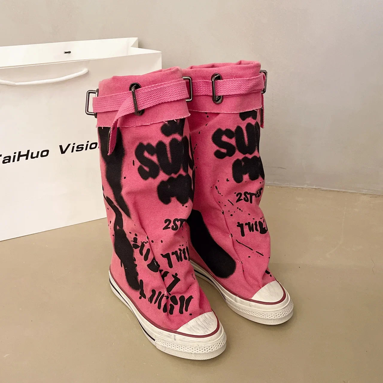 Women Contour Graffiti Canvas Mid-Calf Boots – Street Style Anti-Slip Sneakers